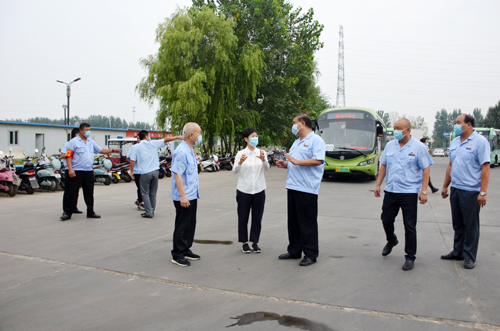 市委常委、宣傳部部長(zhǎng)王飛到我公司 督查全國(guó)文明城市建設(shè)提升工作