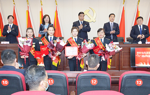 天天都是“三八”節(jié)  為“公交女神”點贊——集團(tuán)召開“三八”國際勞動婦女節(jié)表彰大會