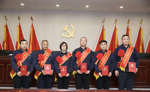 0203 安全服務(wù)能手從左至右依次為 黨萬超、朱學(xué)民、任興芳、王琳汝、周冬偉、王須波.jpg