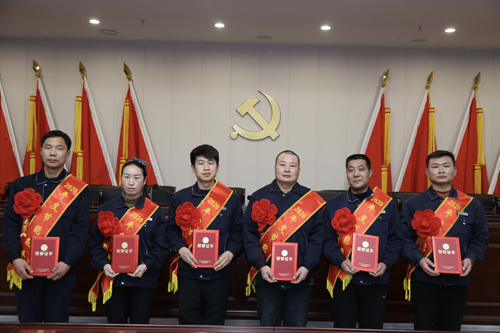 0204 節(jié)能能手從左至右依次為 石亞杰、沈小慶、楊興忠、于俊國、權(quán)振利、吳偉偉.jpg