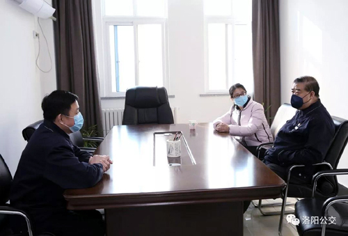 眾志成城、共克時(shí)艱——團(tuán)市委向公交一線捐贈(zèng)疫情防控物資